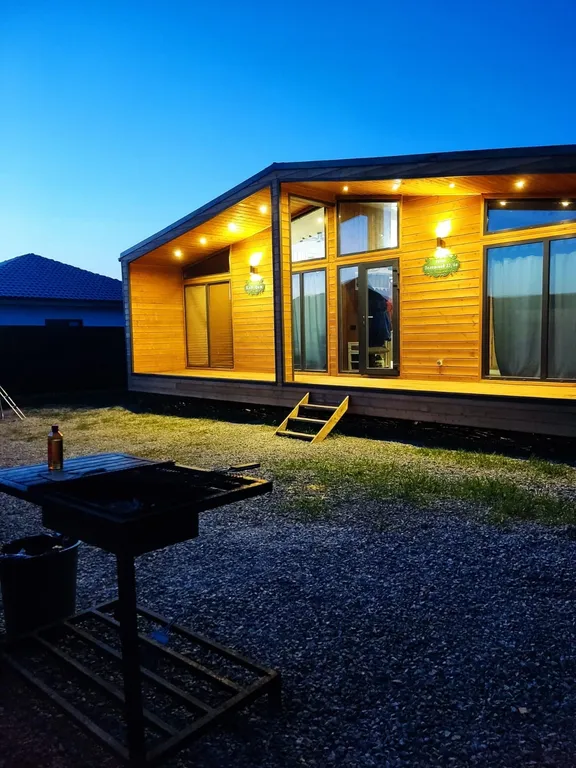 Дом с беседкой сауной и купелью