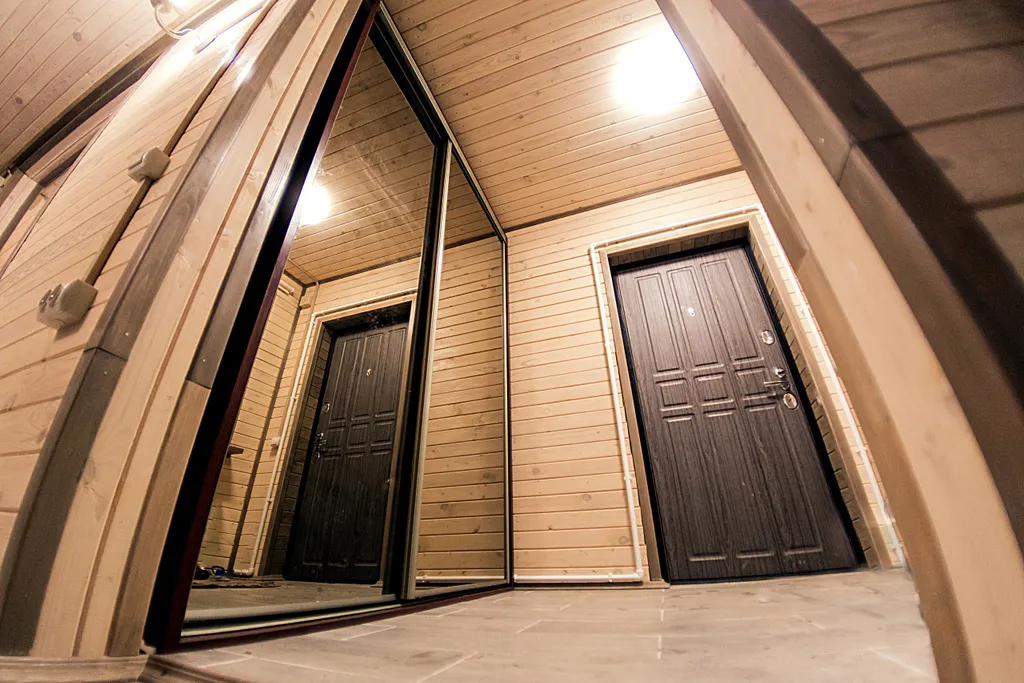 Дом у пруда