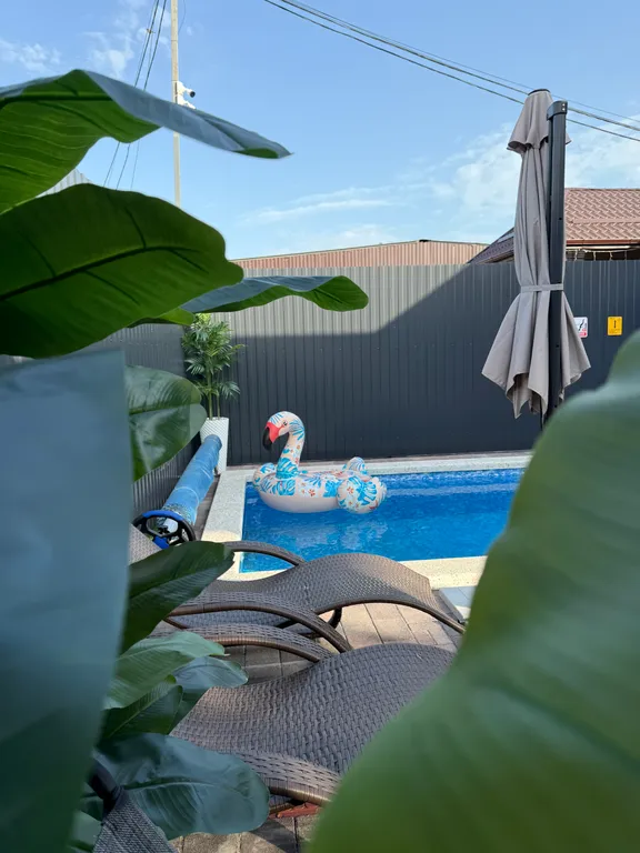 Коттедж Дом с горячим бассейном и баней на дровах — Елизаветинская