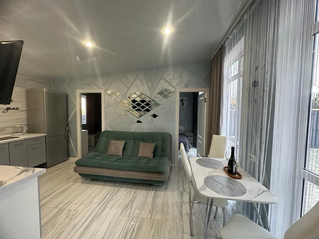 Уютный домик возле набережной