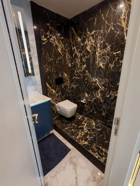 Квартира с дизайнерской отделкой, видом на море и аквапарком