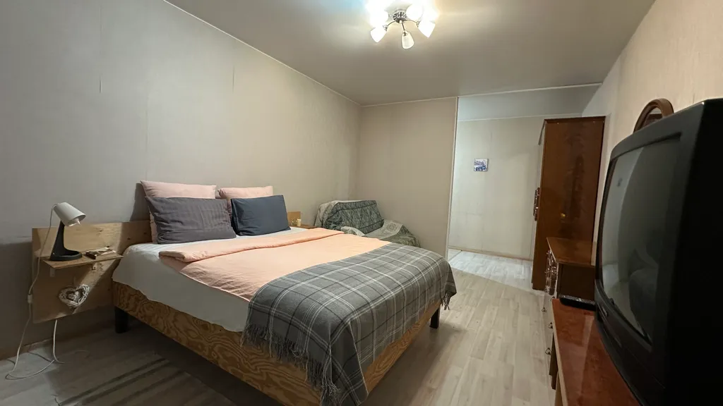 Простая однушка с видом на лес