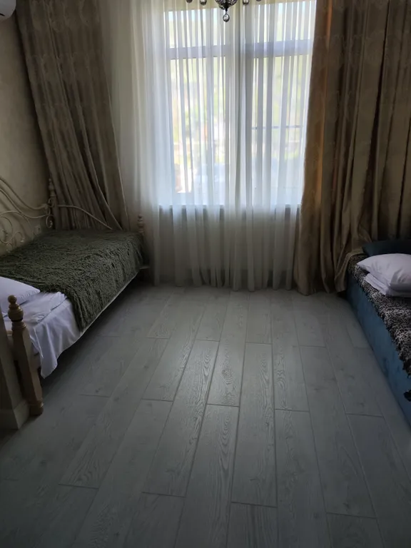 Квартира с видом на горы в 600 метрах от моря по тенистой аллее из сосен