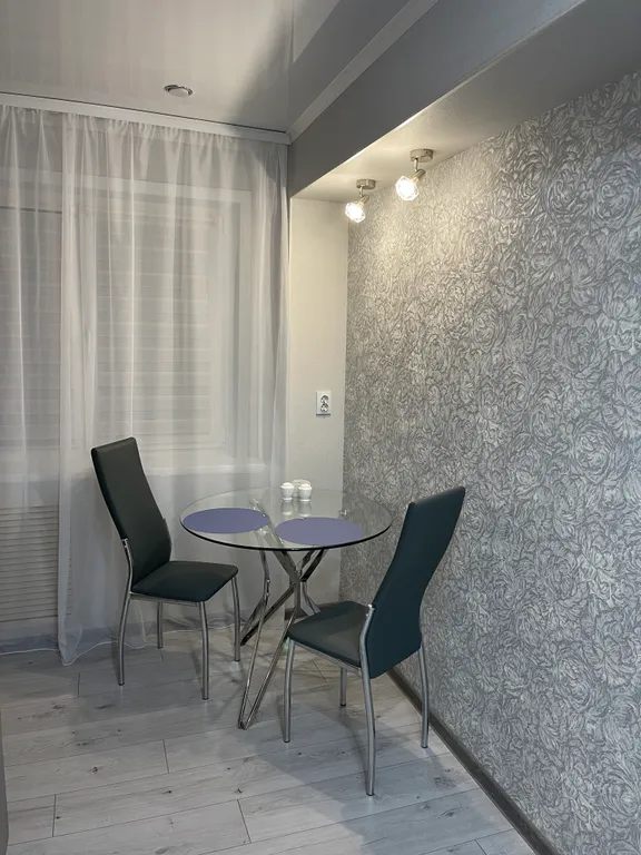 Апартамент с новым ремонтом возле ж/д вокзала