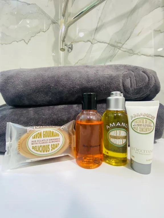 Шикарный вип с дизайнерским ремонтом в центре Алматы