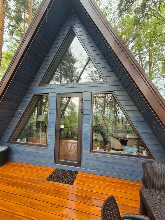 Уютный домик Синий A-Frame с террасой