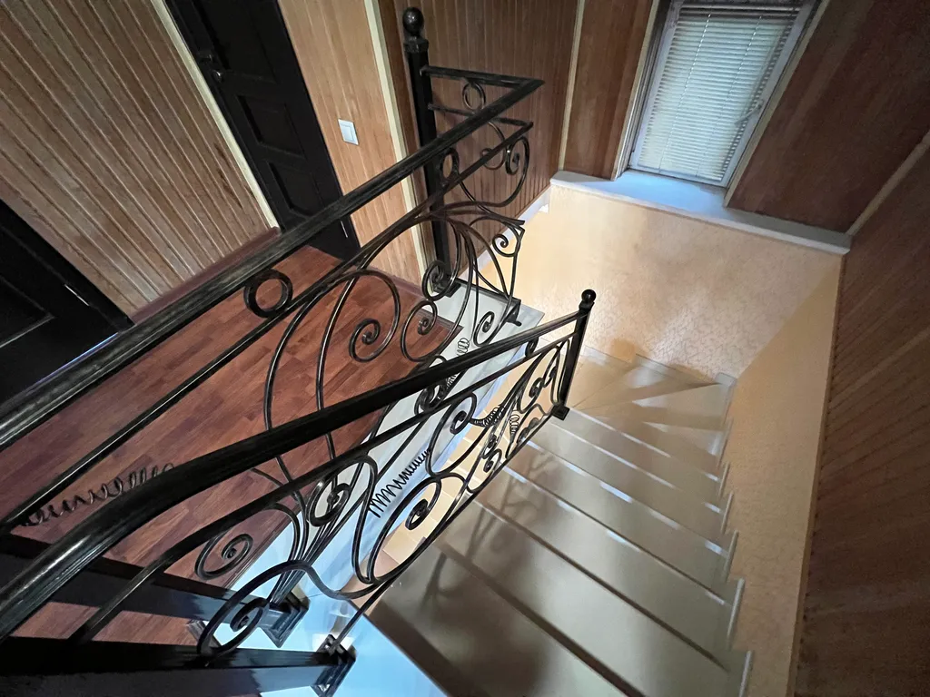 Большой дом в 10 метрах от моря