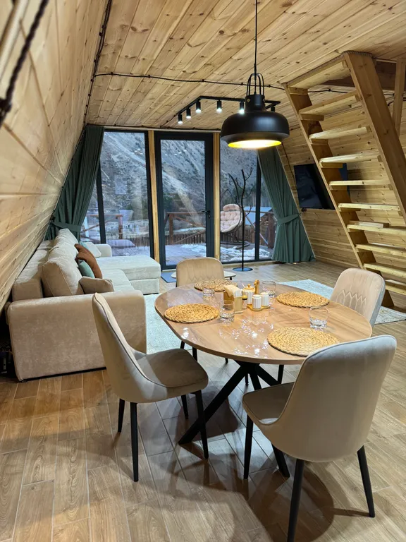 Уютный домик с панорамным видом на горы