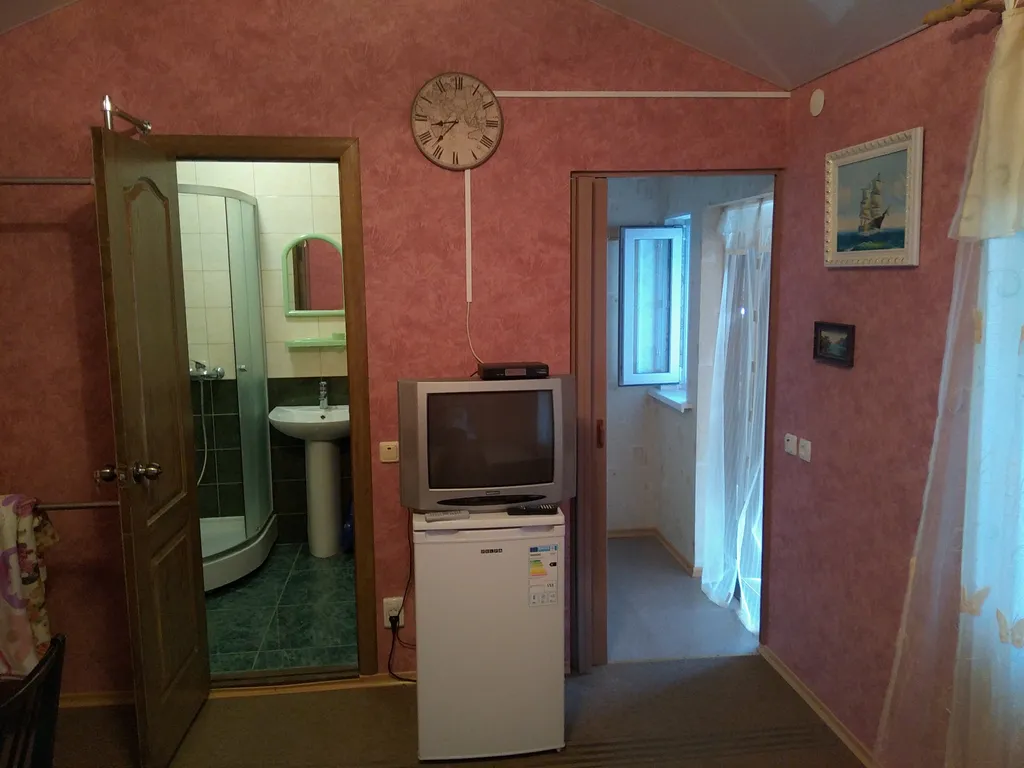 Коттедж с видом на море под большим дубом