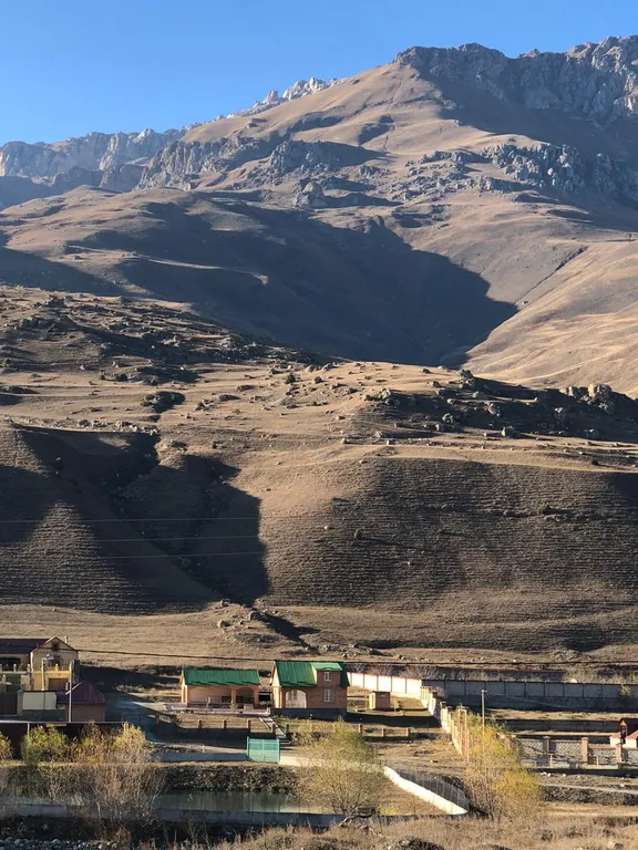 Уютный дом в Верхнем Фиагдоне на берегу горной реки