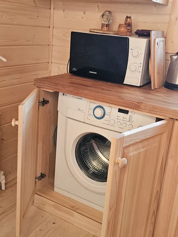 Просторный дом с баней и живым камином