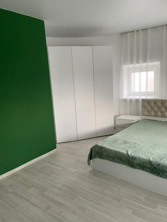 Шикарная студия с выходом на собственную крышу с садовой мебелью