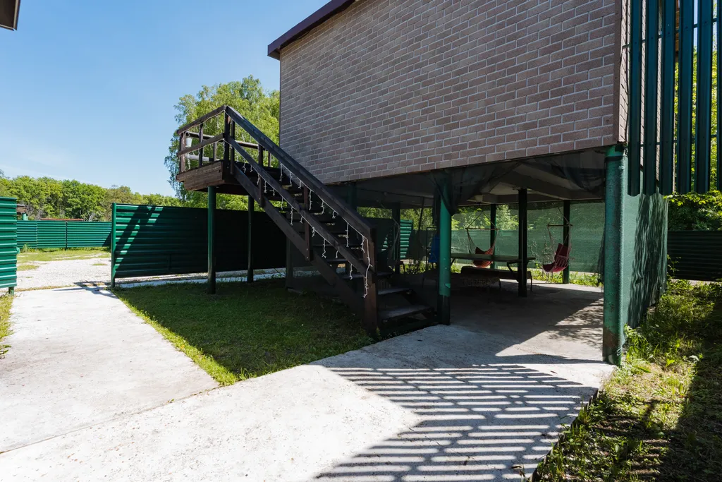 Бунгало на берегу озера в границе леса