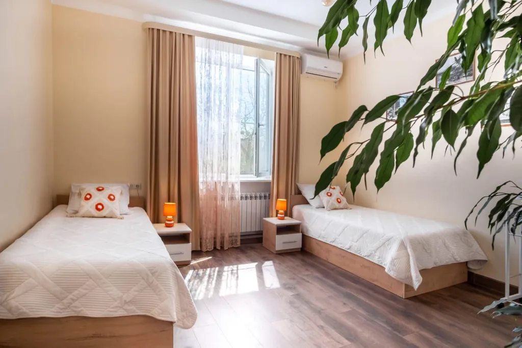 Квартира c Двумя Раздельными Спальнями и Балконом