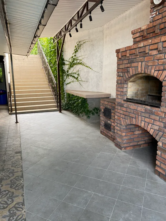 Дом в живописной деревне у моря с бассейном