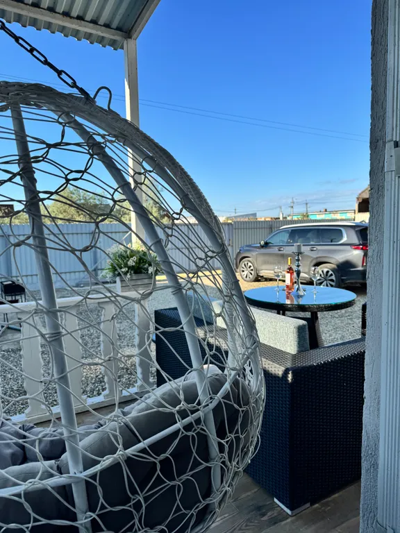 Дом с отдельным въездом и двором