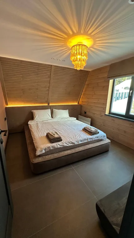 Уютный дом у подножья горы Белая