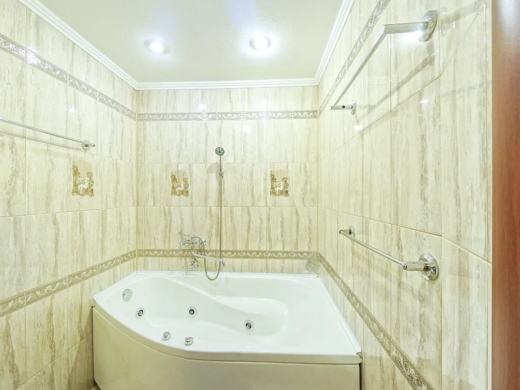 Апартаменты Vip Classic с джакузи и панорамным балконом