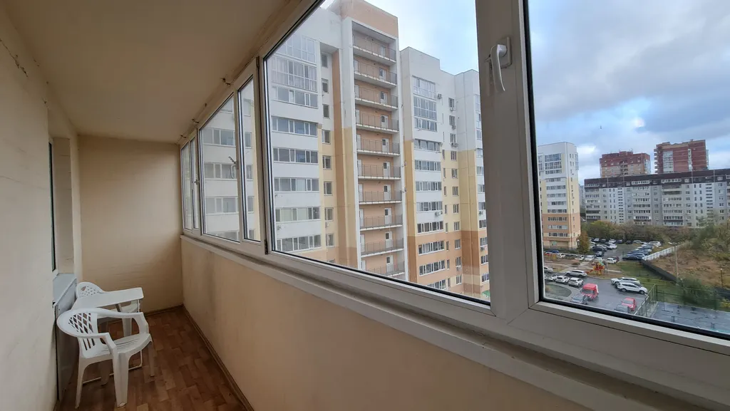 Просторная комфортабельная двухкомнатная квартира в многоэтажном доме