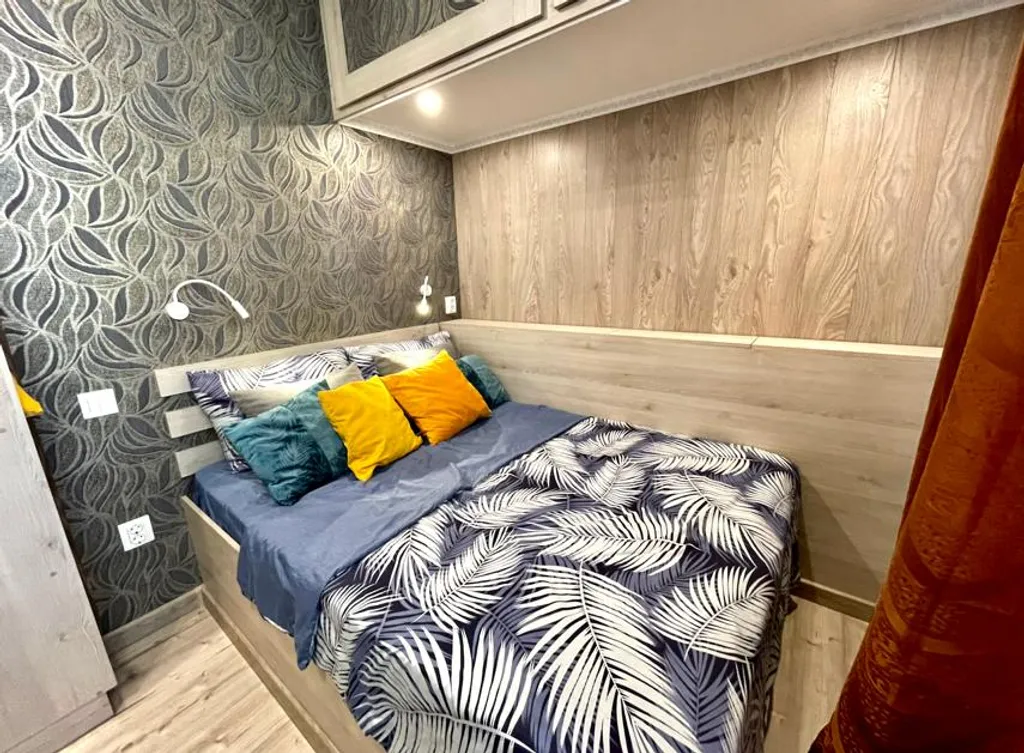 Уютная новая евродвушка с ремонтом и мебелью