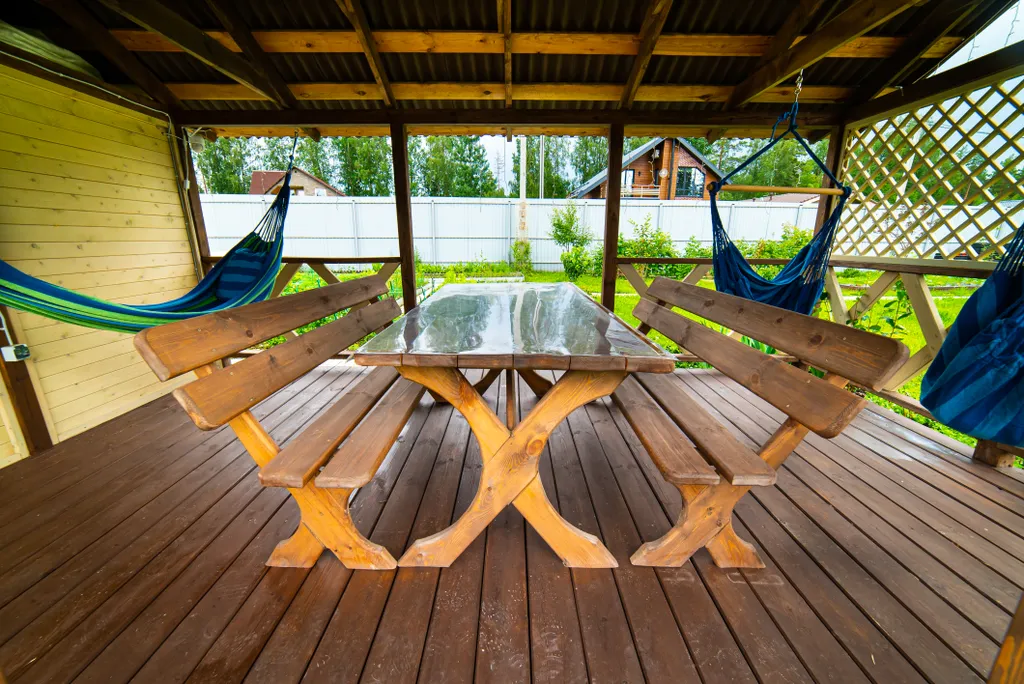 Двухэтажный домик в тихой деревне вблизи леса и озера, сауна в доме, сад