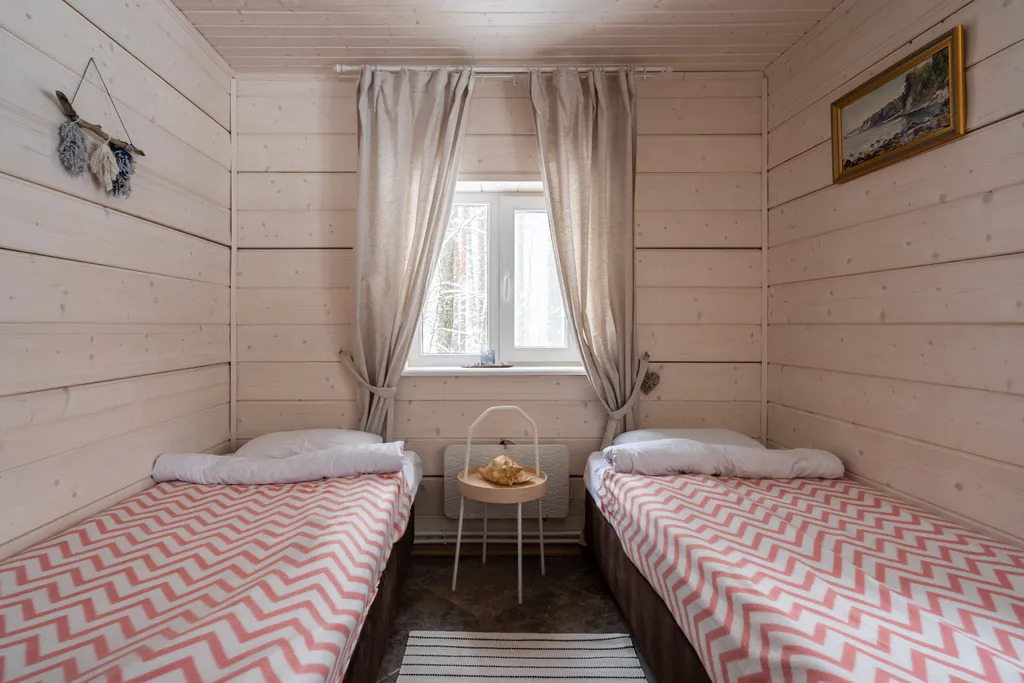 Коттедж Пятиместный коттедж в сосновом лесу — Лебяжье