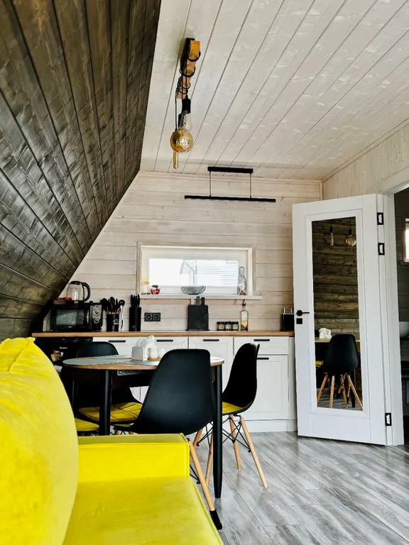 Дом-шалаш A-frame с большим глубоким бассейном и баня на дровах