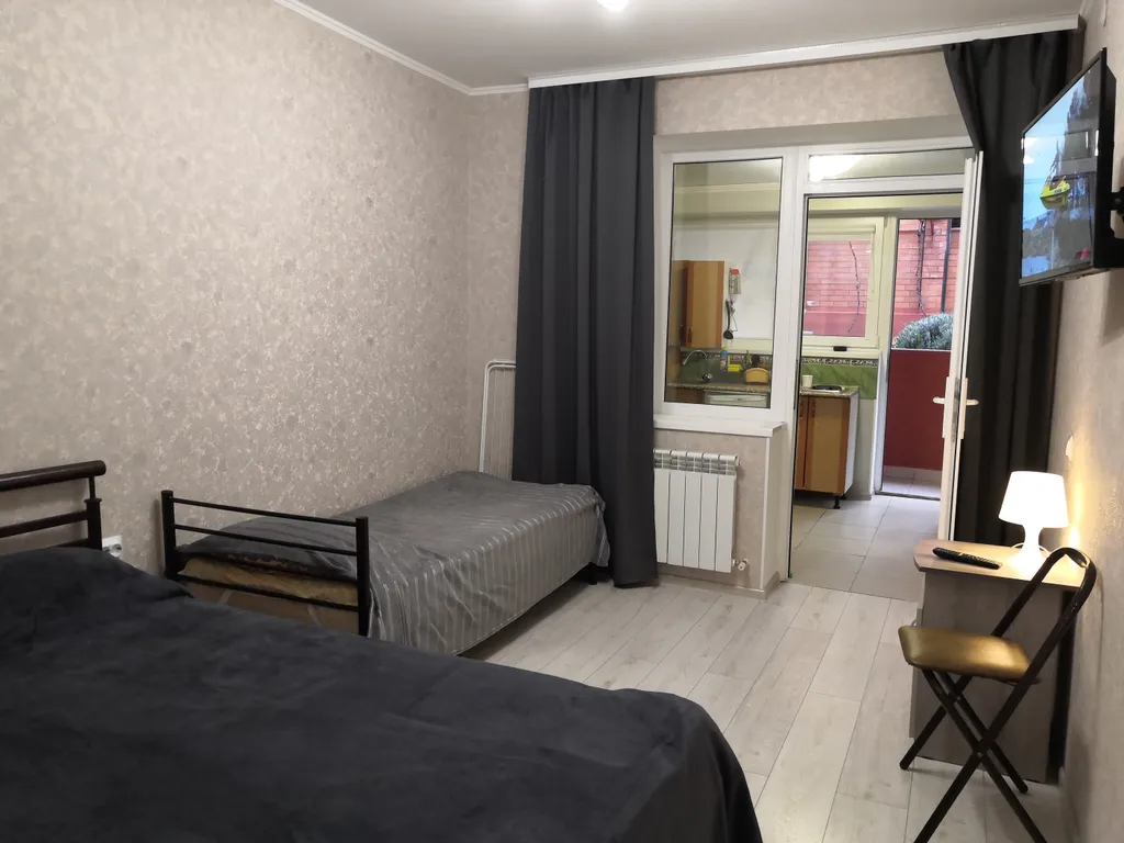 Квартира Квартира Семеный с кухне с видом на детскую площадку — Геленджик