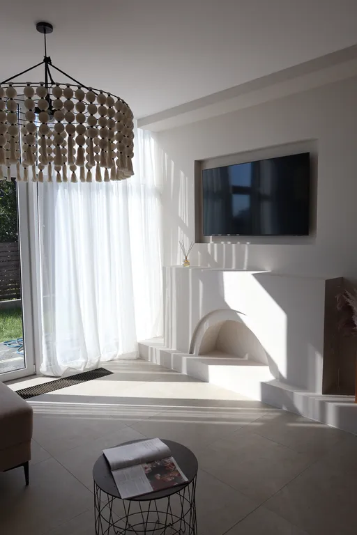 Светлый коттедж с видом на море