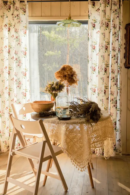 Уютный домик с горячей купелью, в окружении соснового леса