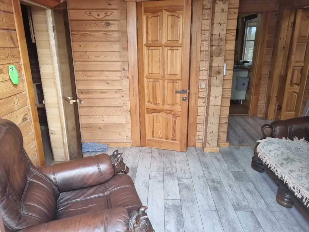 Уютный дом на берегу реки