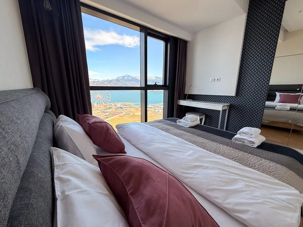 Трехкомнатная квартира на берегу моря, Porta Batumi Tower