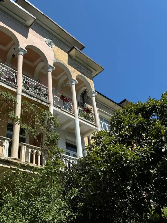 Квартира в сталинском доме у моря — аренда посуточно в Сухум