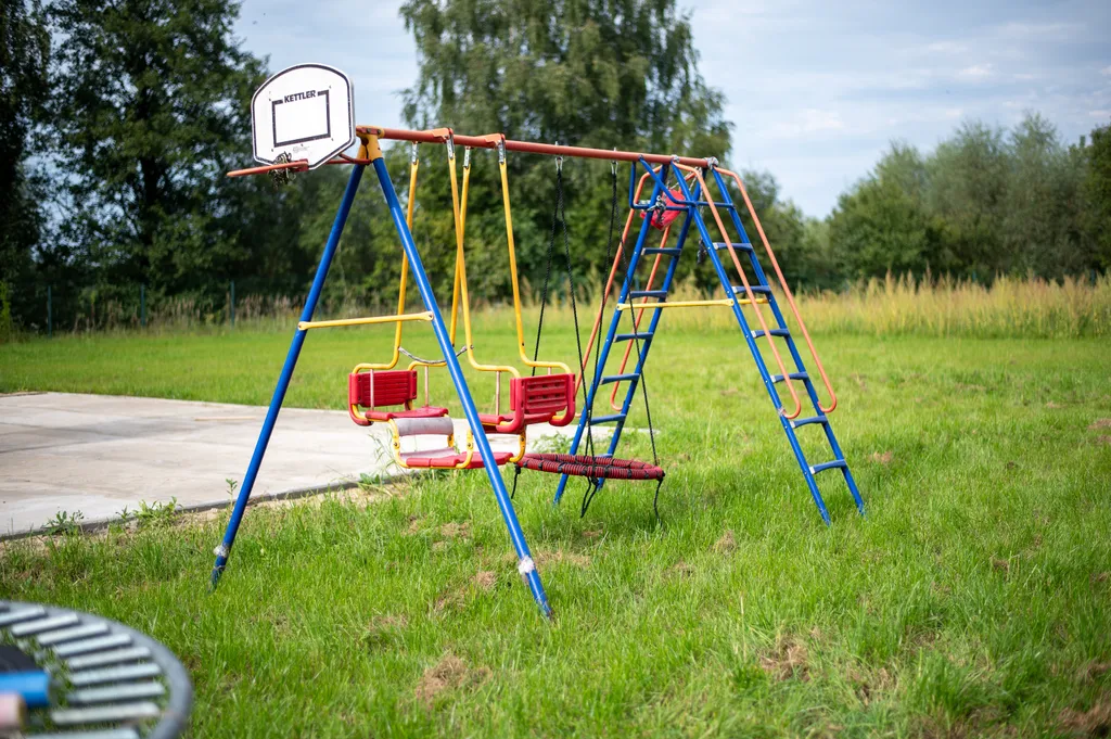 Уютный дом с беседкой на берегу озера