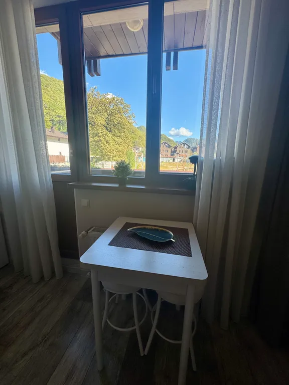 Студия с балконом в центре