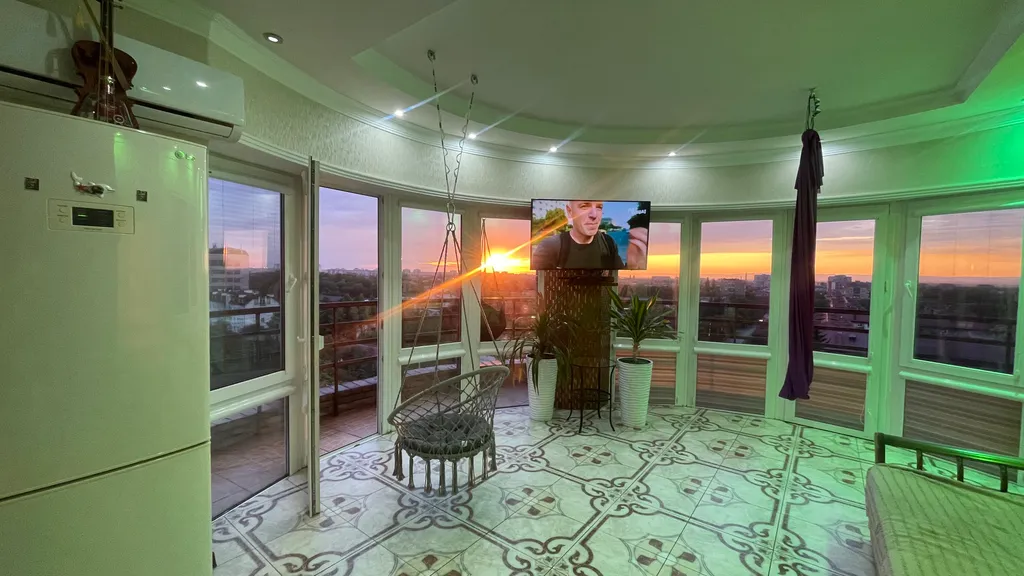 Уютная квартира с видом на город и горы