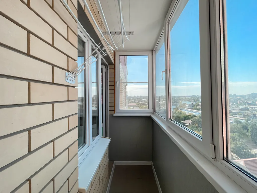 Современная квартира с видом на реку Кутум