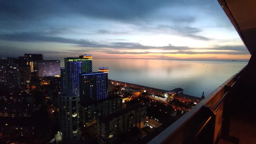 Квартира Квартира Семейный апартамент с отдельной спальней Орби Сити с видом на море — Батуми