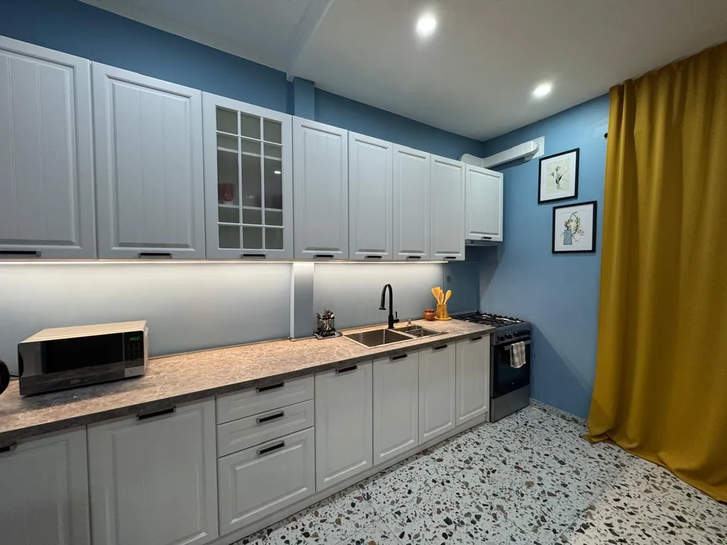 Винтажная квартира с камином в центральном районе Тбилиси, Чугурети