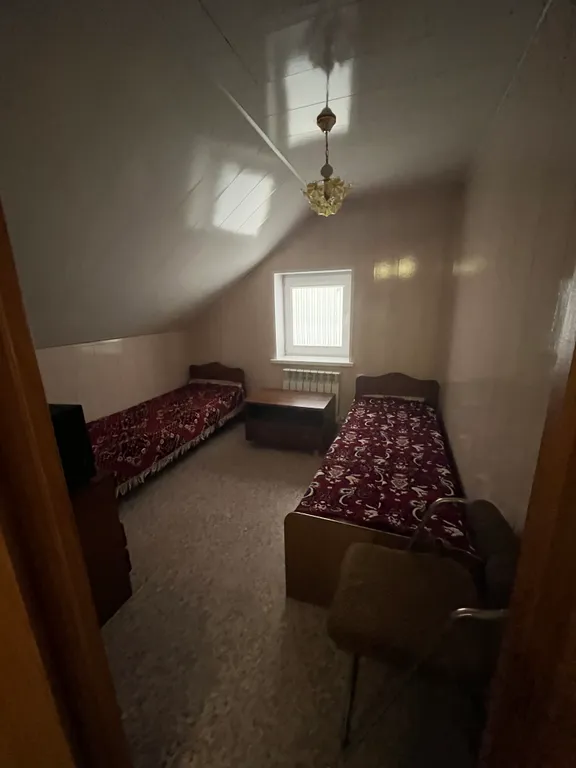 Уютный гостевой дом рядом с красивым, зеленым двором