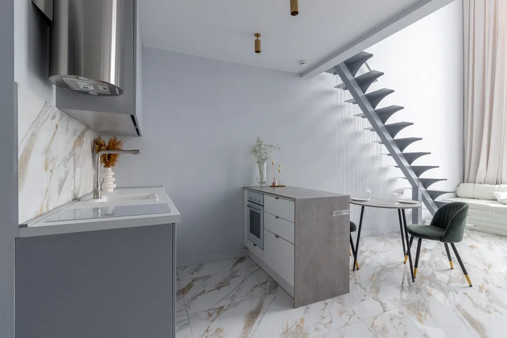 Двухуровневая студия с панорамным видом на город