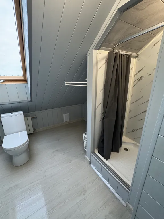 Двухуровневая квартира-студия с отдельной спальней