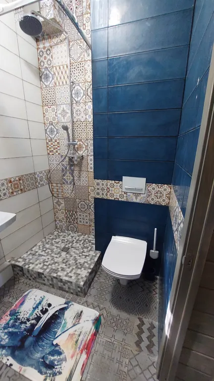 Барнхаус в лесу с розовой гостиной