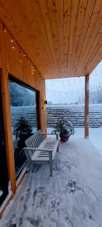 Современный дом у каньона реки Лава, с баней и видом на ручей