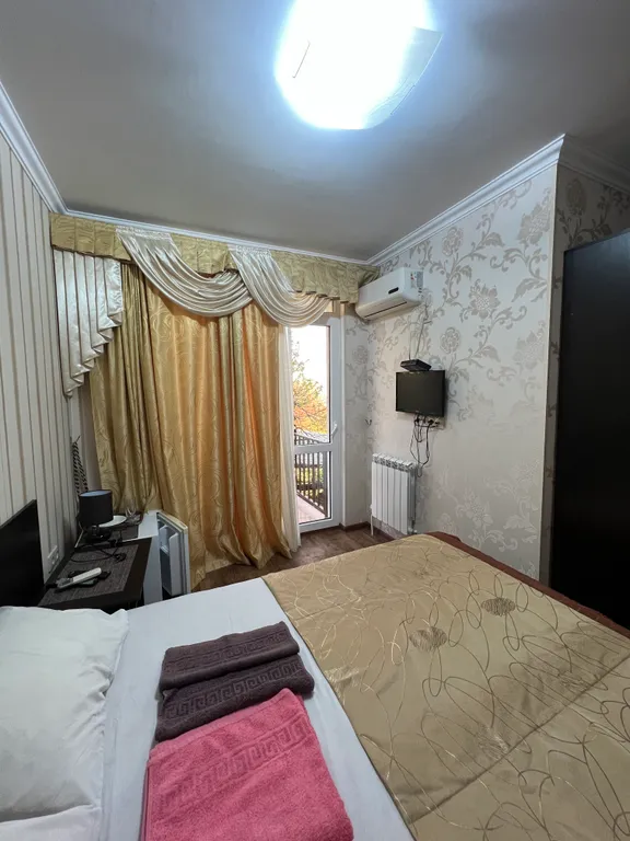 Двухместный номер с балконом , с видом на море и горы