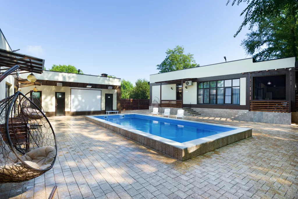 Новый коттедж c 9-ю спальнями бассейном и верандой