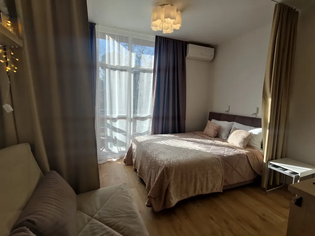 Удобная и уютная студия с балконом и видом на сад и горы