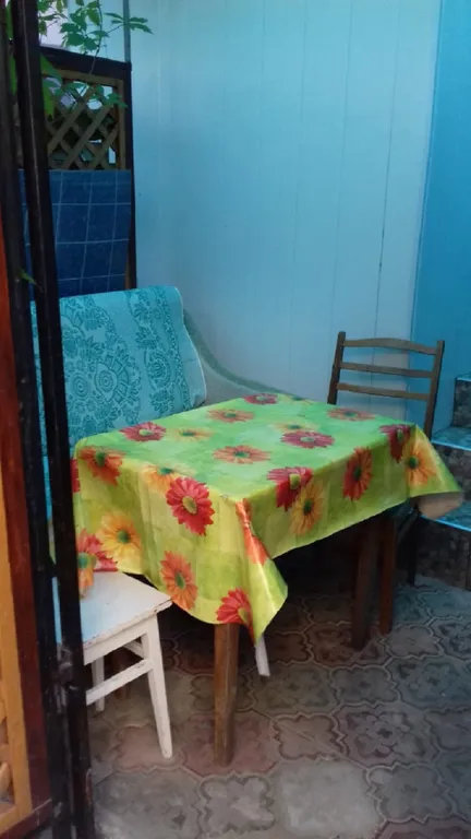 Благоустроенная двухкомнатная квартира с двориком у моря