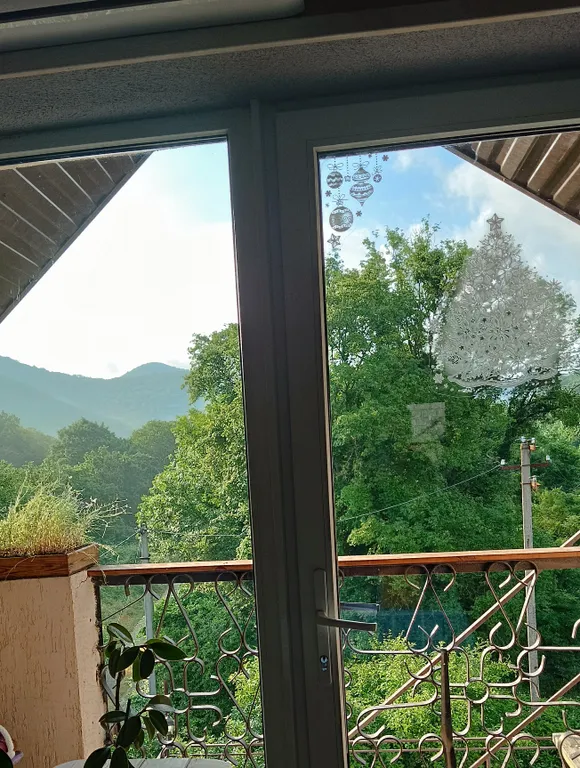 Уютный этаж в доме с видом на горы в 3 км от пляжа Дюрсо