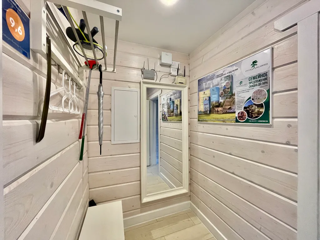 Коттедж с сауной и камином на берегу озера в сосновом лесу